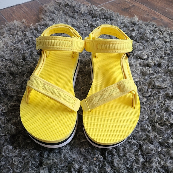 NWOT Teva Flatform Universal Mesh Print Limelight - Picture 3 of 9